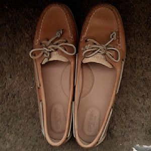 9.5 Sperry Topsiders